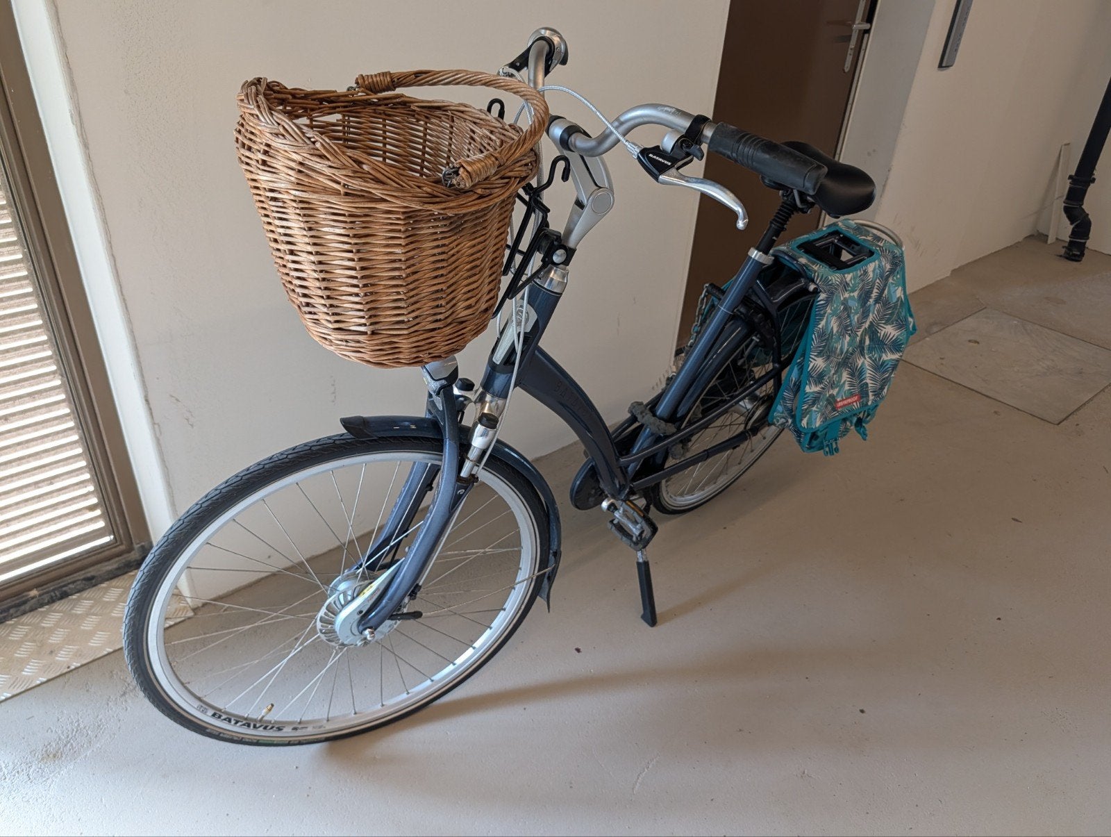 Batavus Damesfiets met mand en vering, Fietsen en Brommers, Fietsen | Dames | Damesfietsen, Gebruikt, Batavus, (Extra) lage instap
