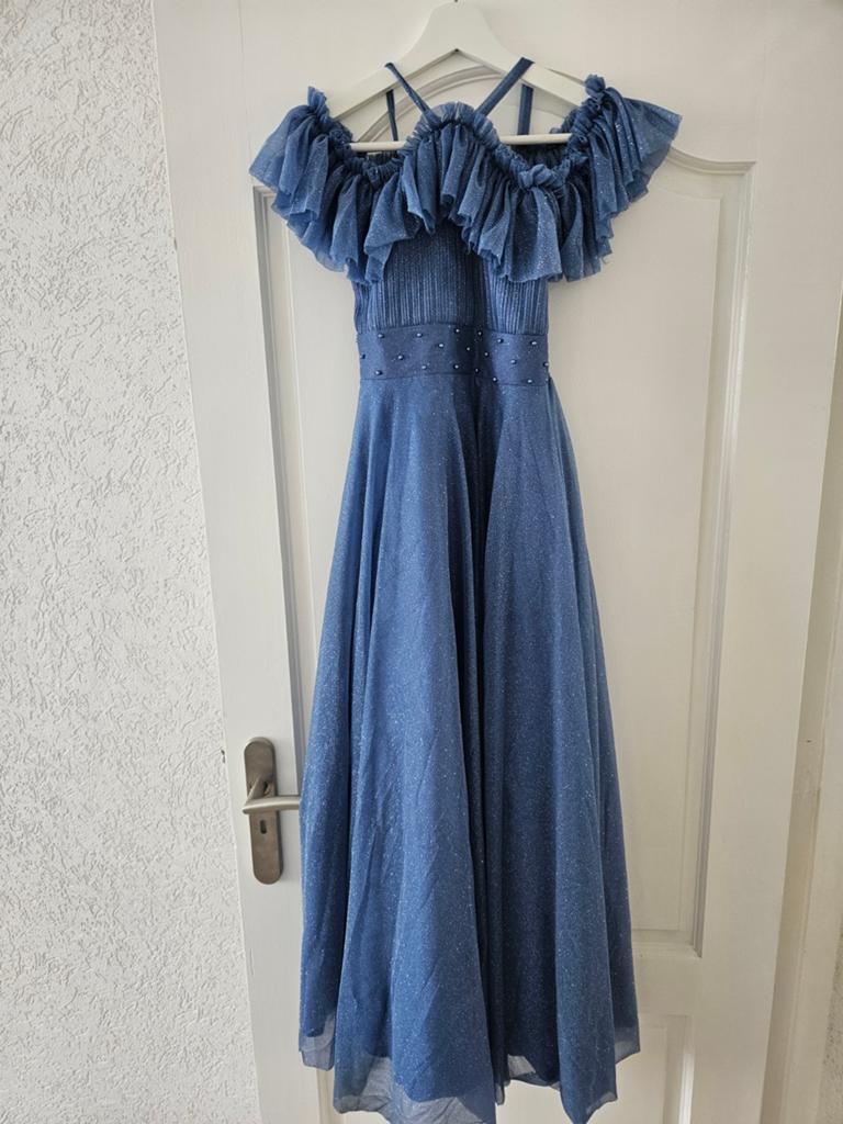 Elegante blauwe avondjurk met ruches en glitters, Kleding | Dames, Maat 38/40 (M), Blauw, Ophalen of Verzenden, Onder de knie