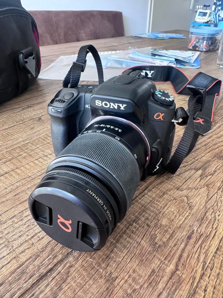 Sony Alpha 300DSLR met 18-70mm lens en Sigma 70-300mm, Spiegelreflex, Ophalen of Verzenden, Zo goed als nieuw, Sony