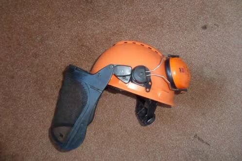 Kettingzaaghelm - Husqvarna - KWT certificering - V5B vizier, Ophalen, Zo goed als nieuw, Overige soorten, HUSQVARNA