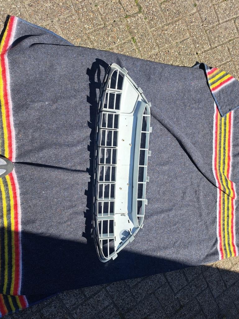 Voorgrill Ford Fiesta MK7 Pre-facelift Wit (origineel zwart), Auto-onderdelen, Ophalen of Verzenden, Gebruikt, Voor, Ford