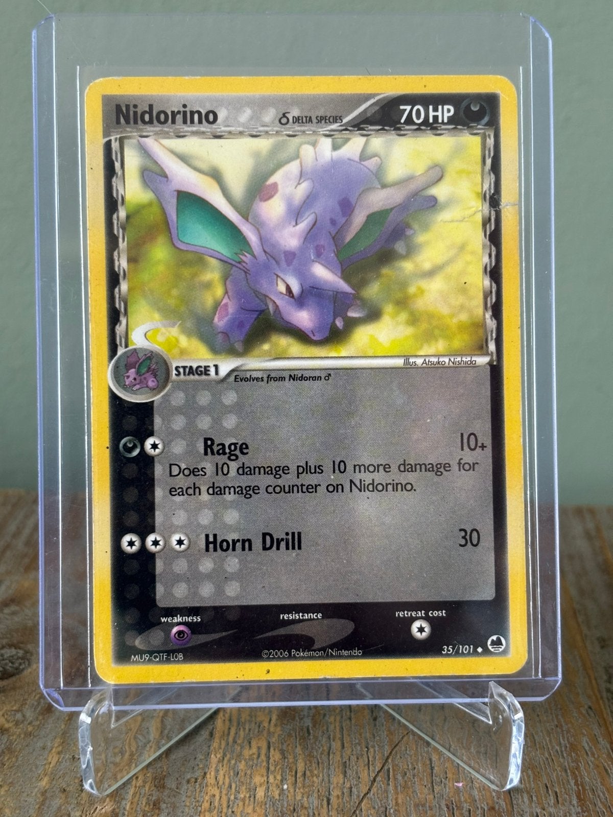 Nidorino 35/101 Delta Species, Hobby en Vrije tijd, Verzamelkaartspellen | Pokémon, Ophalen of Verzenden, Zo goed als nieuw, Losse kaart