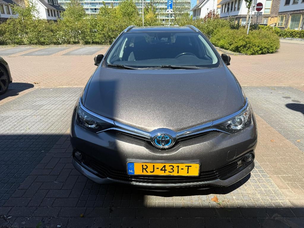 Toyota Auris 1.8 Hybrid 136pk CVT 2017 Grijs | 1e Eigenaar, Auto's, Euro 6, Origineel Nederlands, Grijs, Volledig hybride