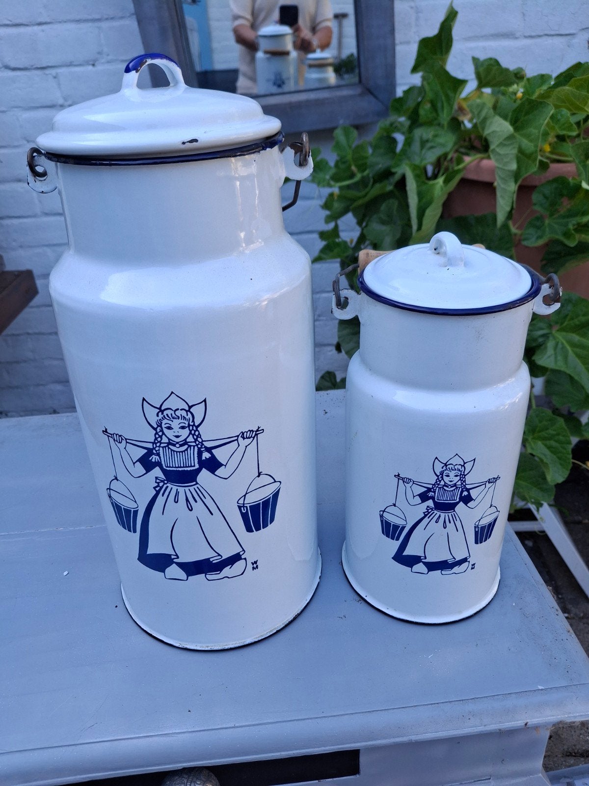 Set van 2 vintage emaille melkbussen met melkmeisje, Ophalen of Verzenden