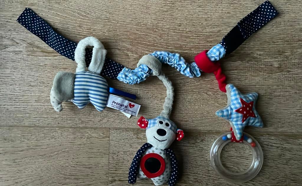Prénatal - Wagenspanner blauw met rammelaar en spiegeltje, Kinderen en Baby's, Speelgoed | Babyspeelgoed, Ophalen of Verzenden