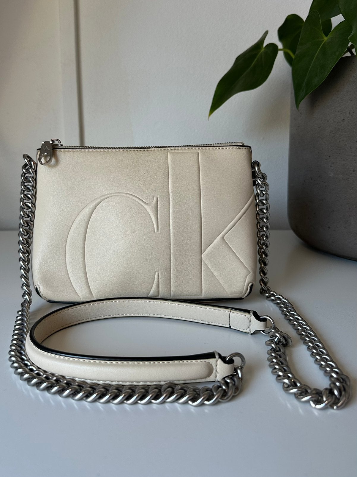 Calvin Klein Jeans schoudertasje, Ophalen of Verzenden, Zo goed als nieuw, Beige, Schoudertasje