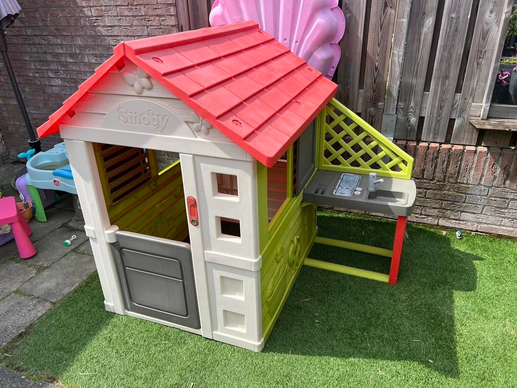 Smoby speelhuis met keukentje en accessoires, Kinderen en Baby's, Speelgoed | Buiten | Speelhuisjes, Ophalen, Zo goed als nieuw