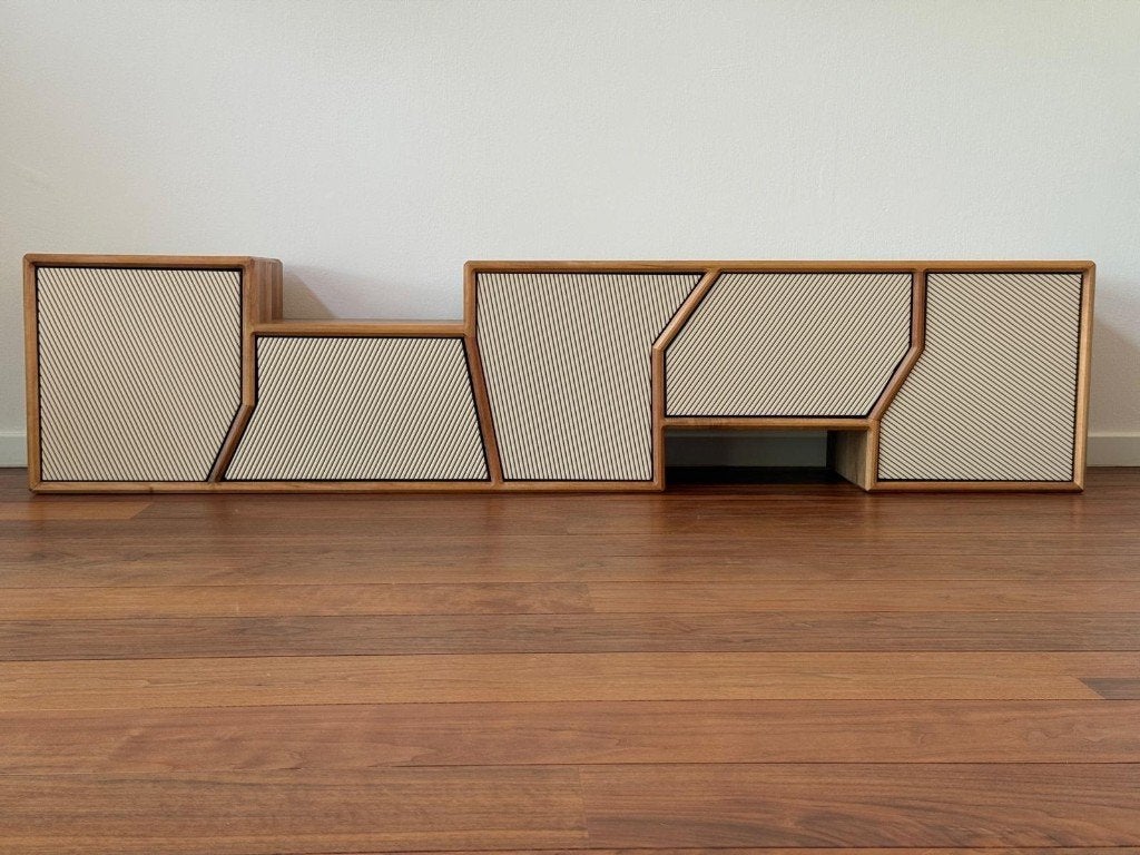 Domum Polygon walnoot wandkast, Huis en Inrichting, Woonaccessoires | Wandplanken en Boekenplanken, Ophalen, Nieuw
