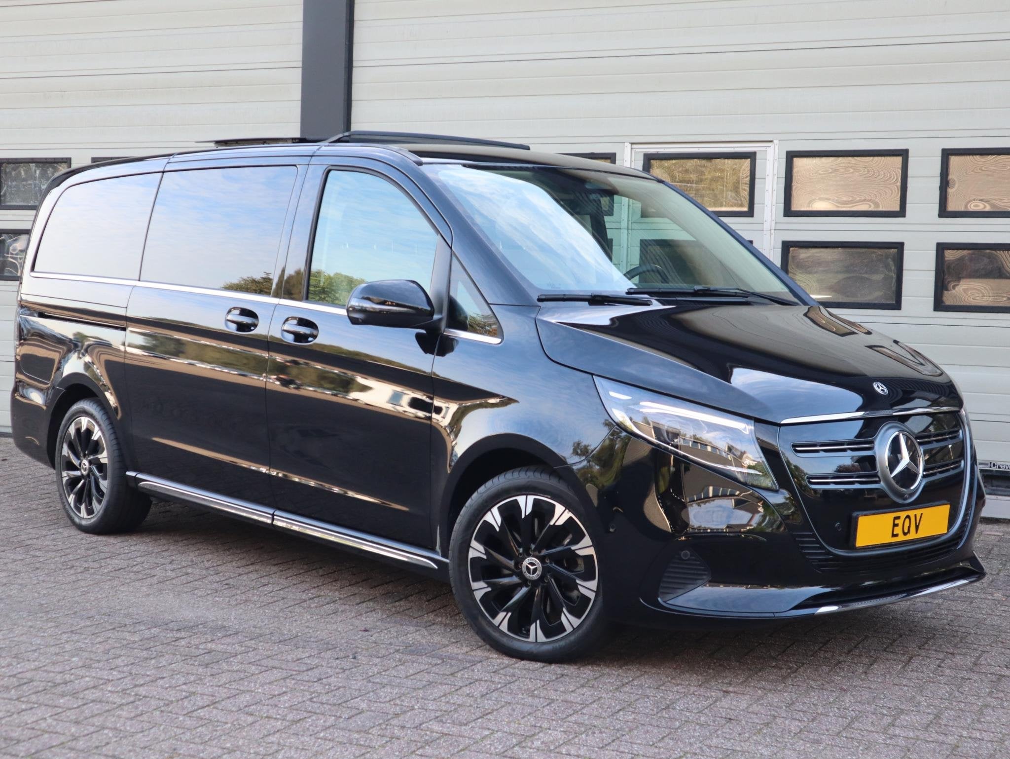 Foto 2 van Mercedes-Benz EQV 300 90 kWh L2 Avantgarde - Alle Opties - A