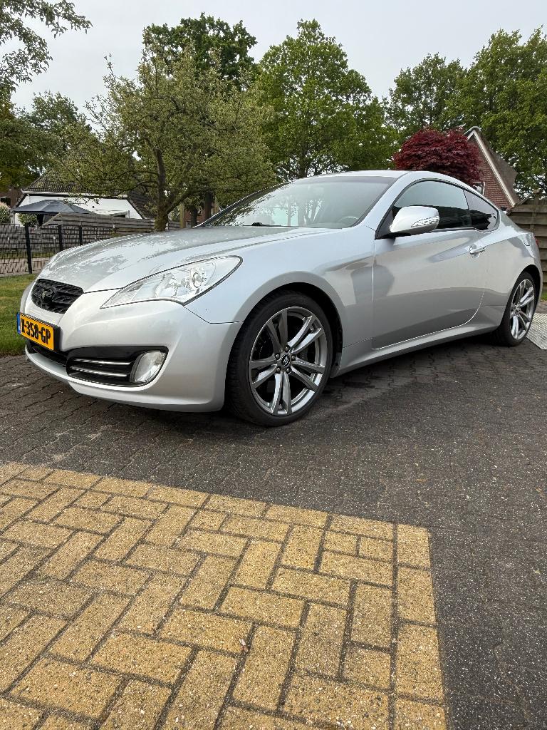 Hyundai Genesis Coupe Sport 2.0Turbo 2012 keyless leer, Auto's, Hyundai, Achterwielaandrijving, 4 cilinders, 4 stoelen, Handgeschakeld