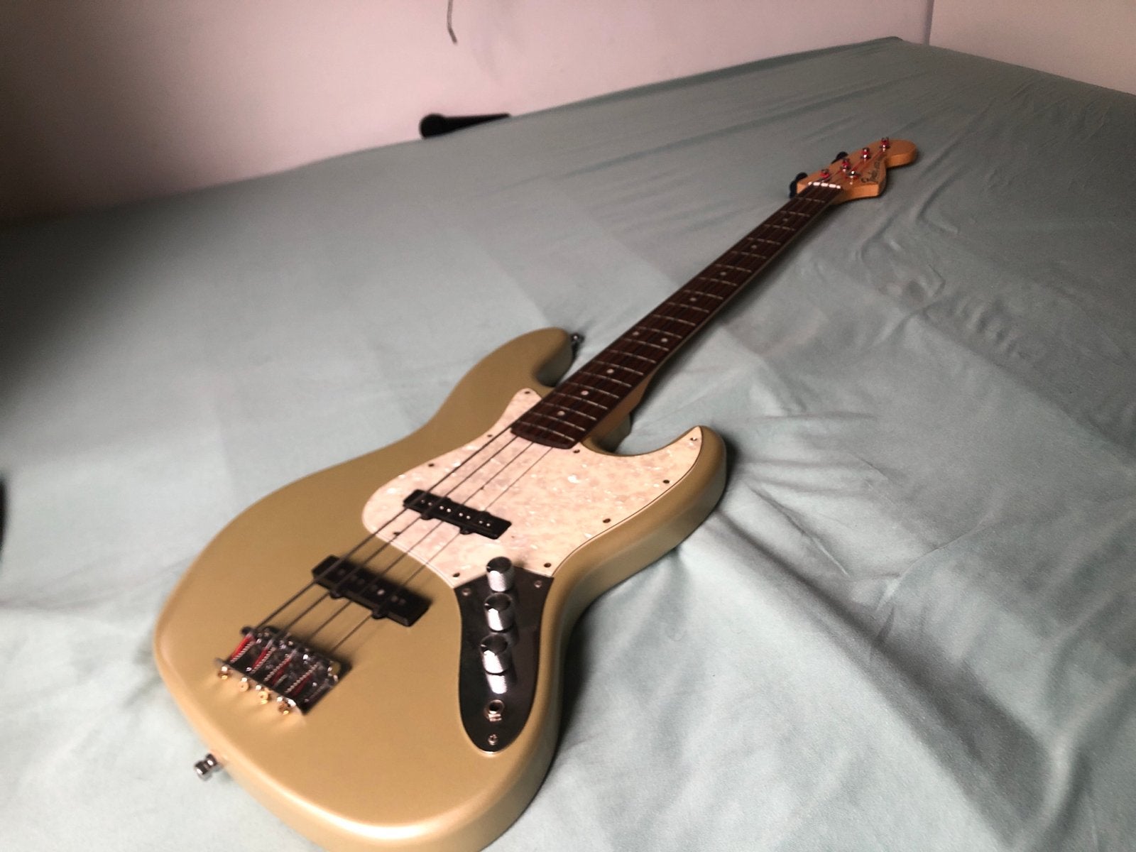 Squier basgitaar met flatwounds en Fender Jazz Bass sticker, Ophalen, Gebruikt, Elektrisch