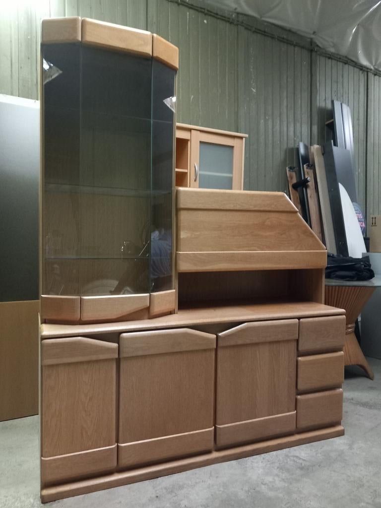 Leuke wandkast met vitrine. Licht eiken, Ophalen, Met deur(en), 150 tot 200 cm, 50 tot 75 cm