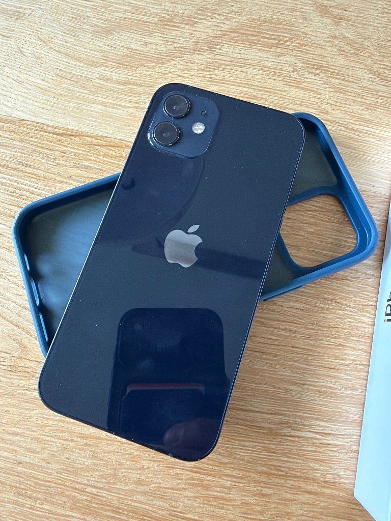 Foto 11 van iPhone 12 zwart 64GB gebruikt goede werking