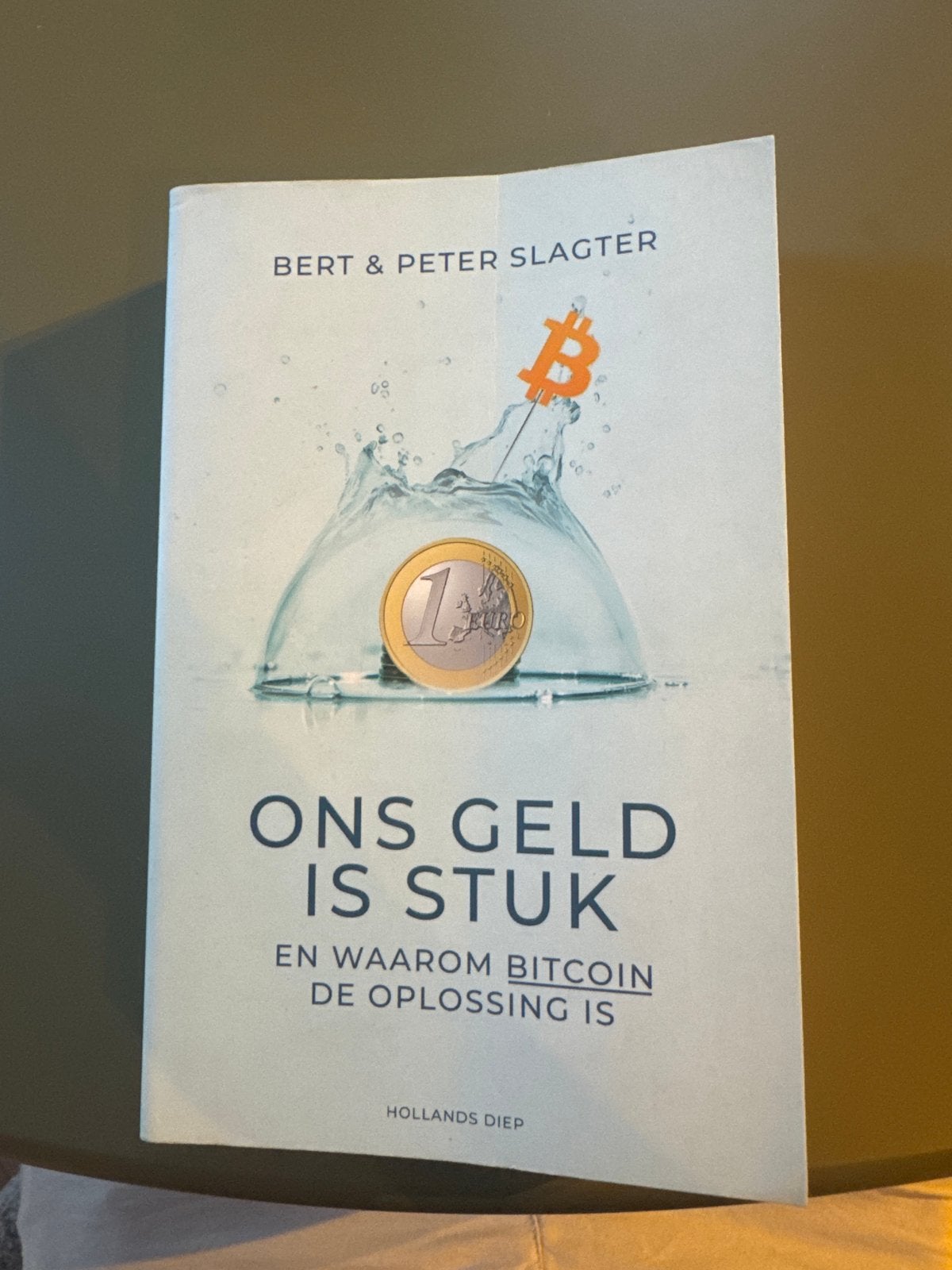 Ons Geld Is Stuk - Bert & Peter Slagter (Bitcoin), Ophalen of Verzenden, Zo goed als nieuw, Nederland