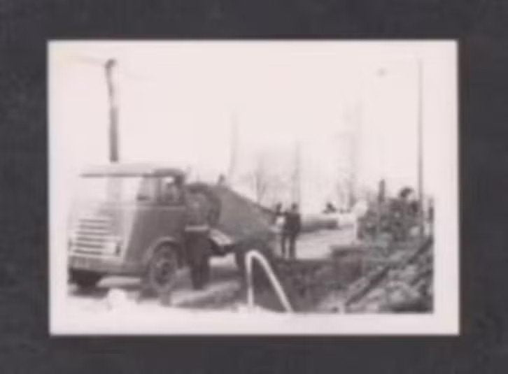 Foto Rotterdam Vrachtwagen DAF 4x2 Voorjaar 1961., 1960 tot 1980, Foto, Ophalen of Verzenden, Zo goed als nieuw