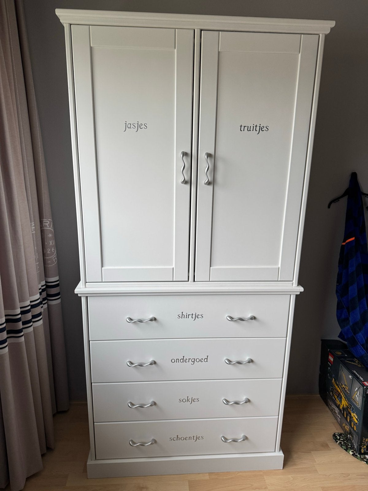 Mooie nette kinderkledingkast Amigo’s Amiga’s, Ophalen, Gebruikt, Kast, 50 tot 70 cm
