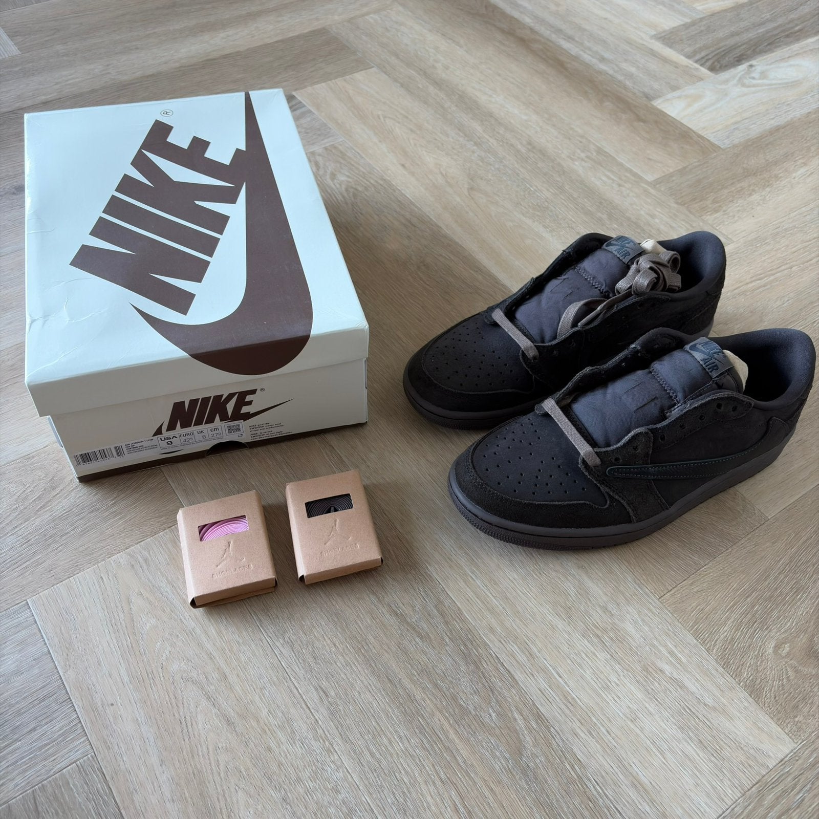 Nike x Travis Scott “Velvet Brown” Sneakers, Ophalen of Verzenden, Zo goed als nieuw, Bruin, Sneakers of Gympen