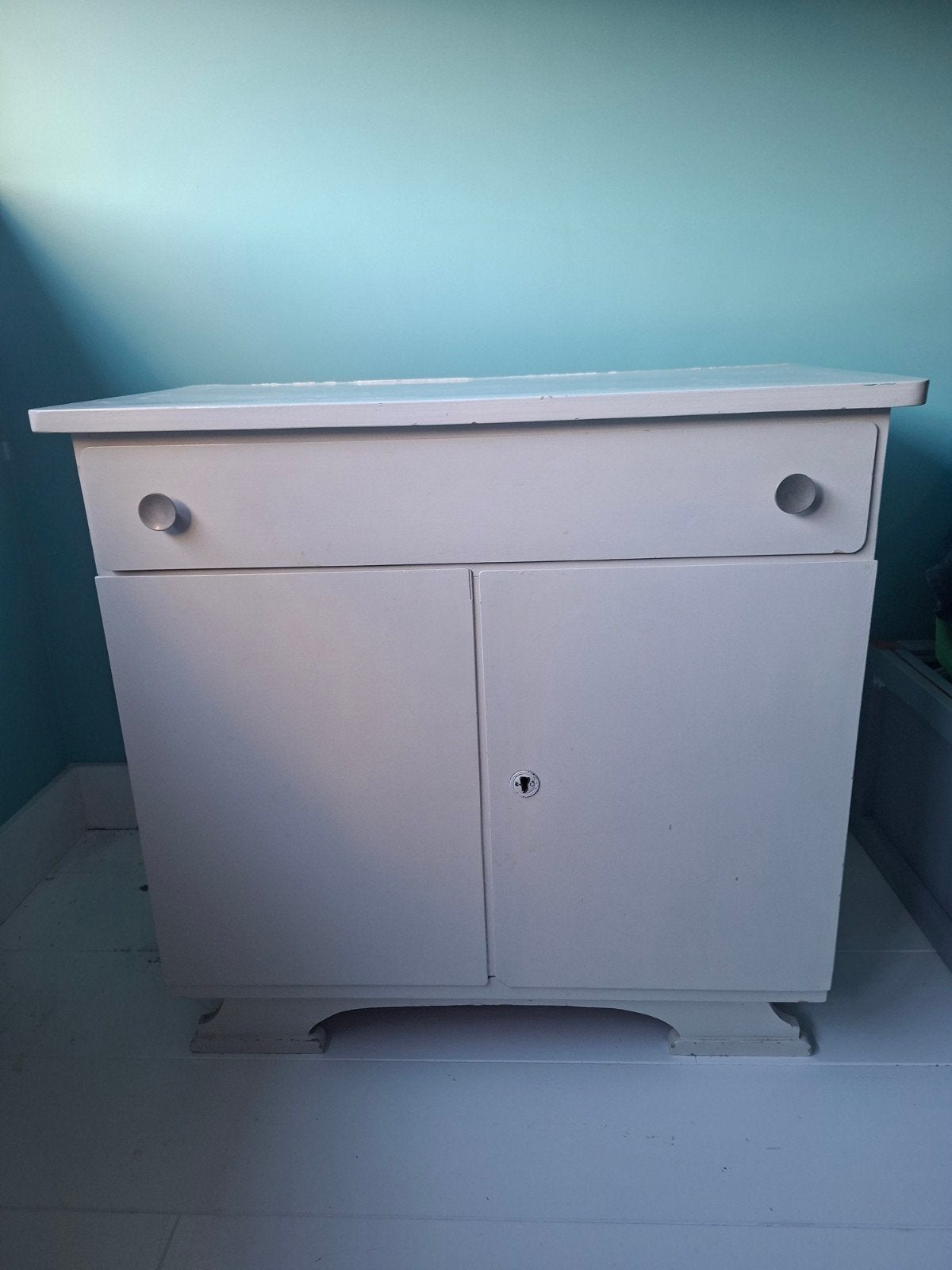 Vintage wit kastje met lade en deurtjes, Huis en Inrichting, Ophalen, Gebruikt