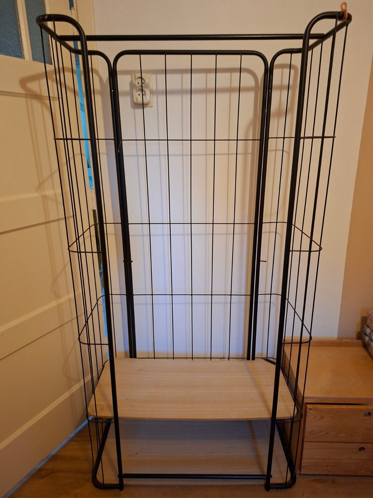 Metalen kledingrek met houten plank, Ophalen, Gebruikt