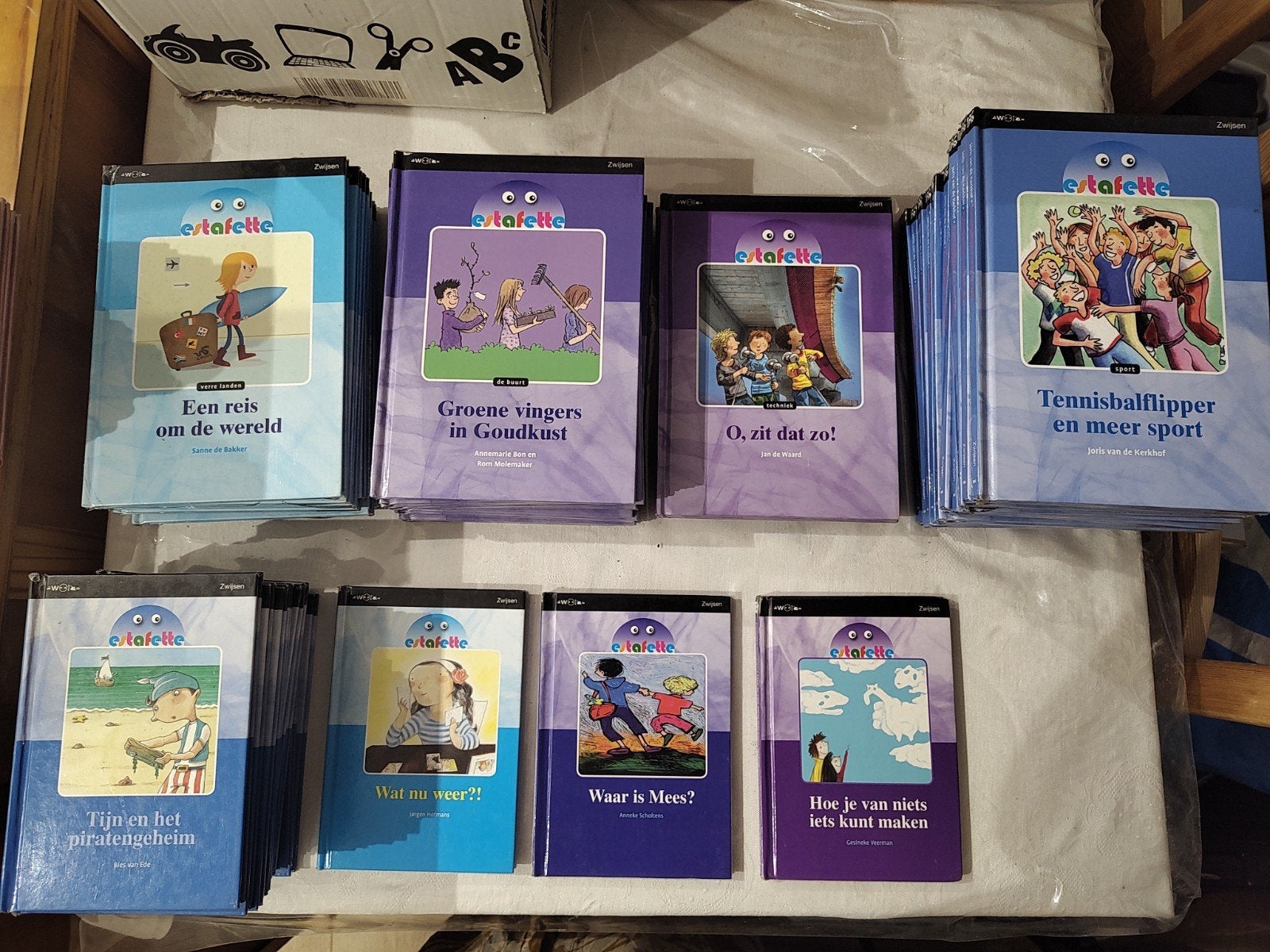 Klassenset Estafette M5, E5, M6 & E6 (54x Leesboek School), Boeken, Ophalen of Verzenden, Gelezen, Overige niveaus, Nederlands