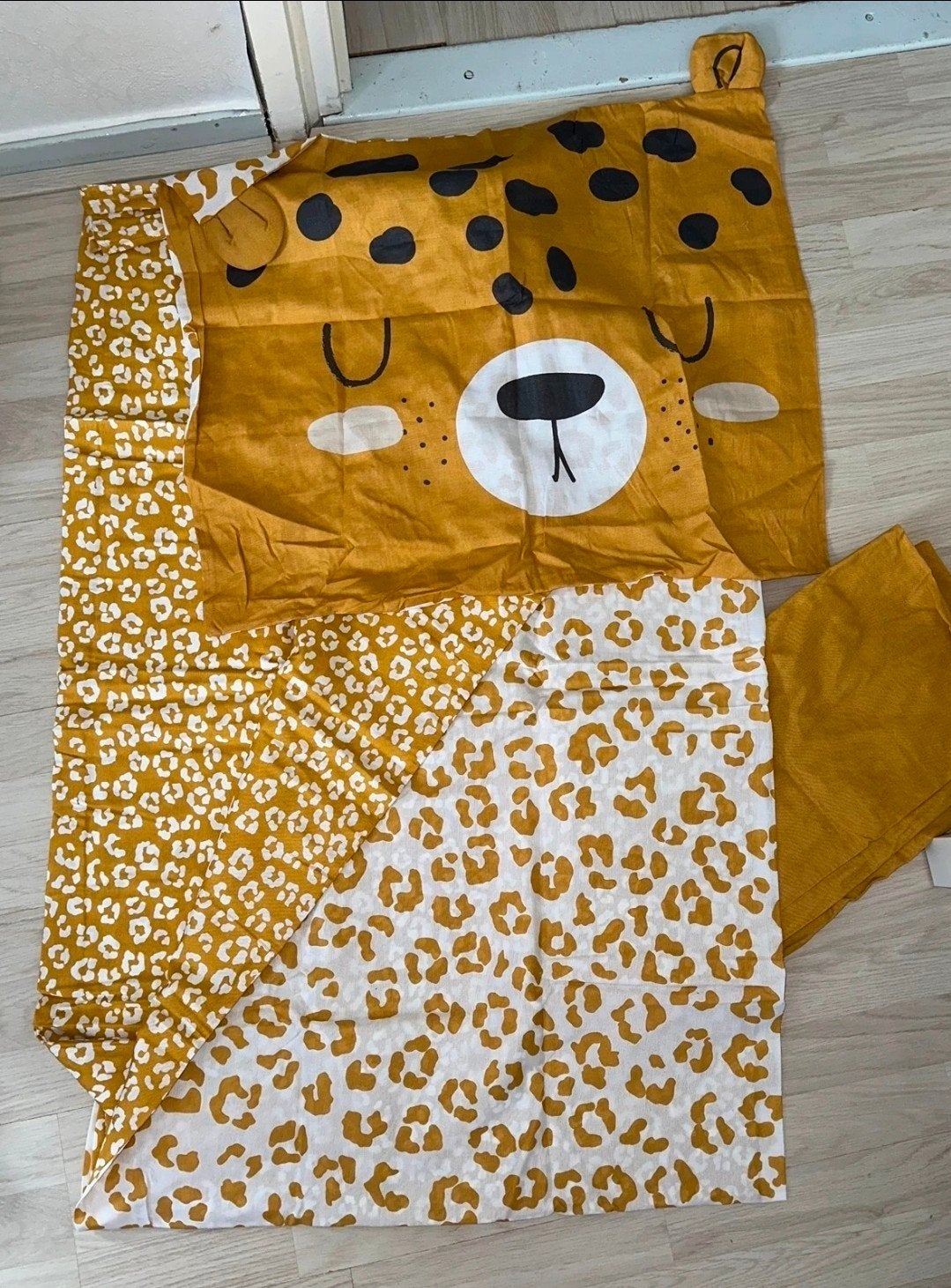 Eenpersoons dekbedovertrek met dierenprint panter leopard 💫, Eenpersoons, Ophalen of Verzenden, Zo goed als nieuw, Geel