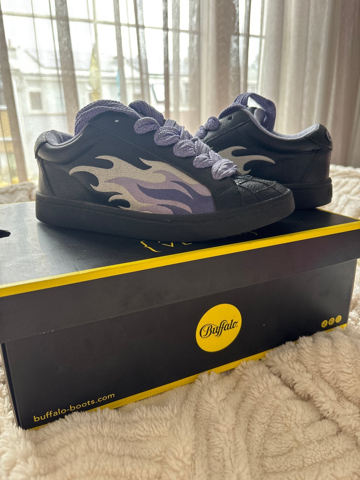 Buffalo Sneakers Maat 36 - Zwart met paarse vlammen, Ophalen of Verzenden, Zo goed als nieuw, Jongen of Meisje, Overige typen