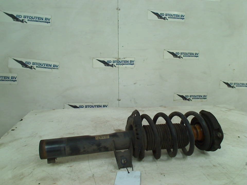 Veerpoot Rechts Voor Audi A3 (8P1) (2008-06/2012-09), Gebruikt, Auto-Union-Straße  1, Ingolstadt 85057, , Duitsland, Info@audi.de