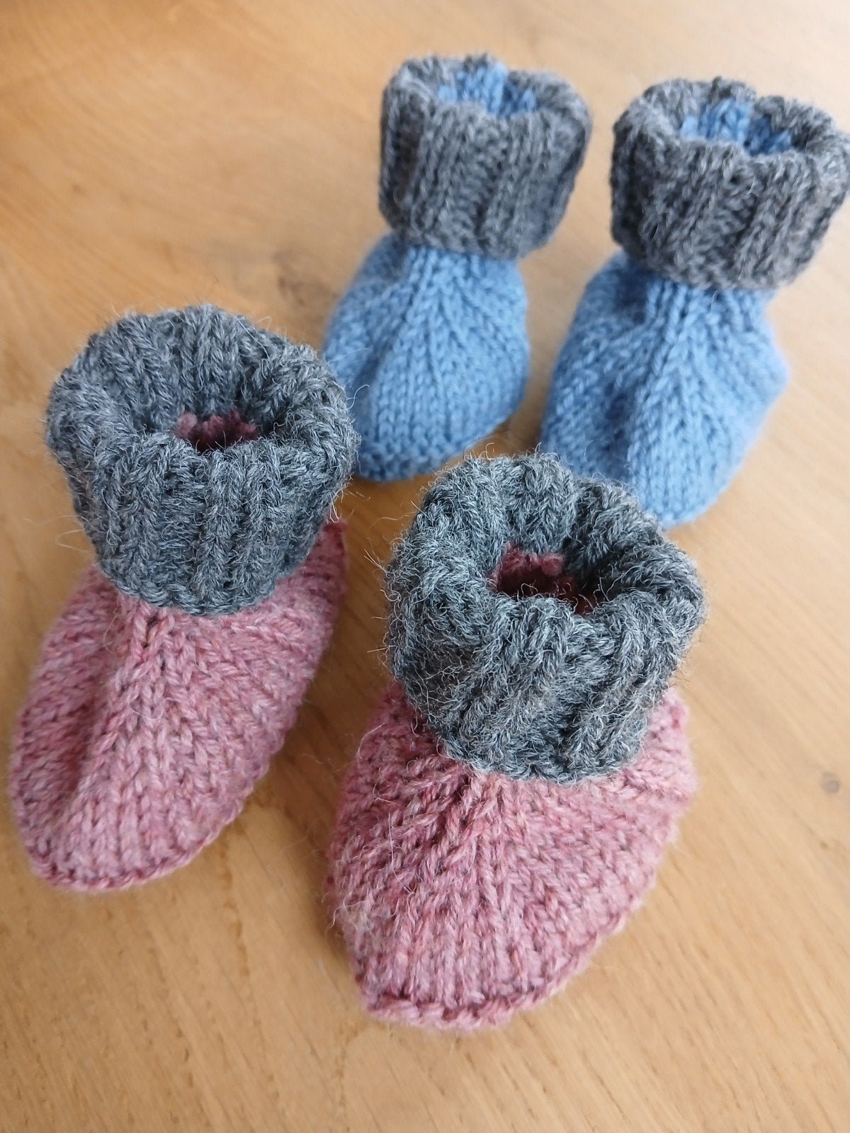 Gebreide babyslofjes. 100% wol., Verzenden, Nieuw, Jongetje of Meisje, Slofjes