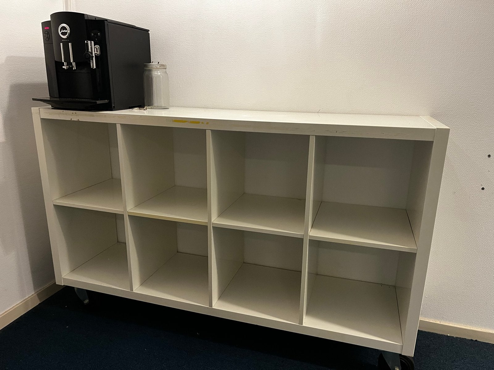 Ikea Kallax witte Kast met 8 Vakken op Wieltjes, Ophalen, Zo goed als nieuw