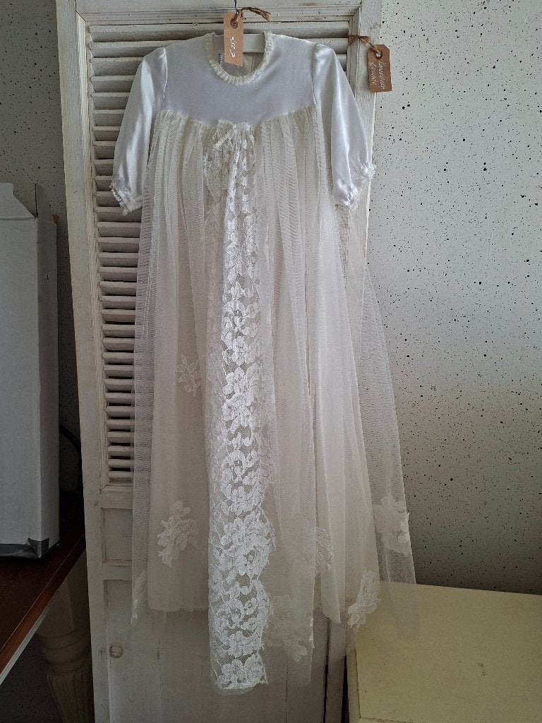 Vintage doopjurkje met kant en tule, Antiek en Kunst, Ophalen of Verzenden, Kinderen, -Vintage