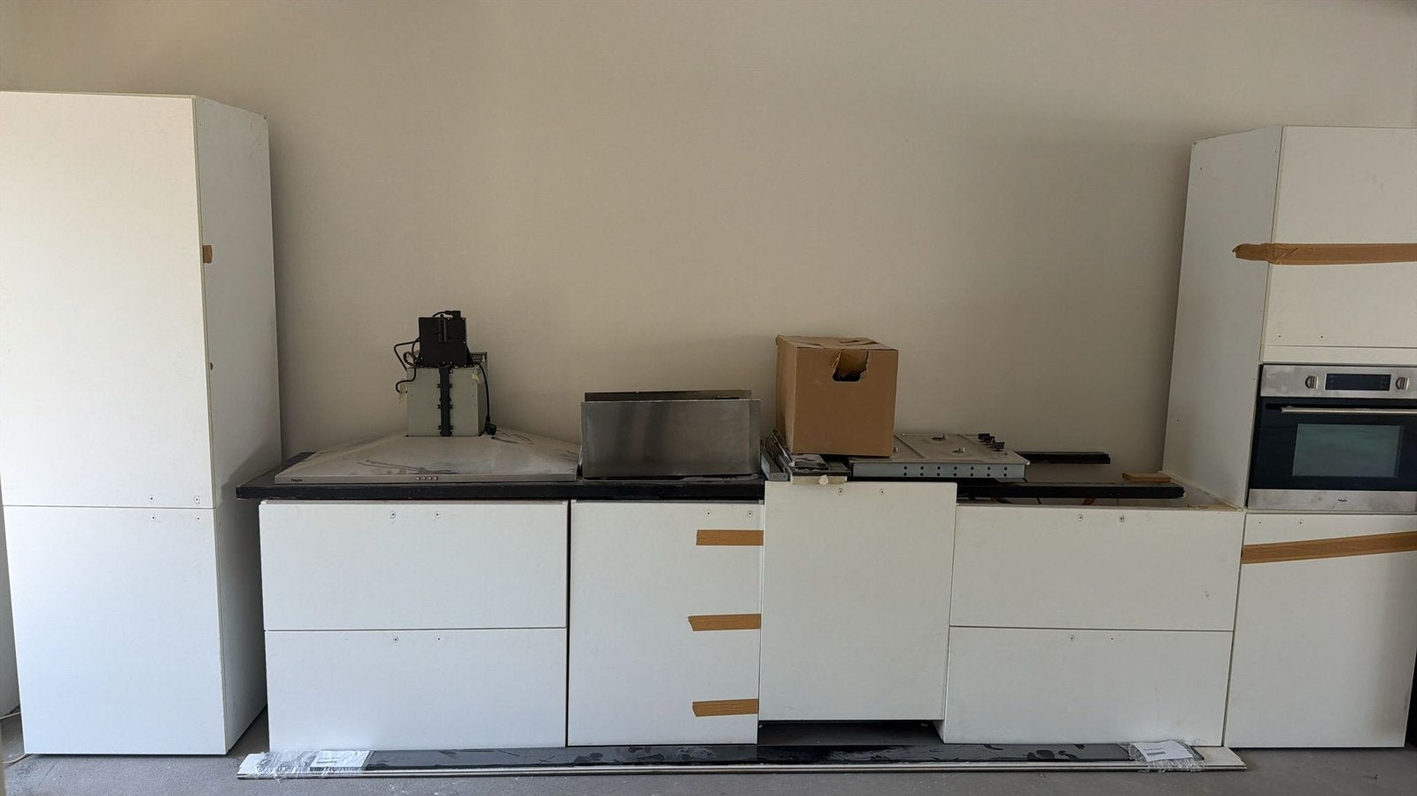COMPLETE KEUKEN MET INBOUWAPPARATUUR EN GRANIETEN WERKBLAD, Ophalen of Verzenden, Zo goed als nieuw, Wit, Graniet of Steen