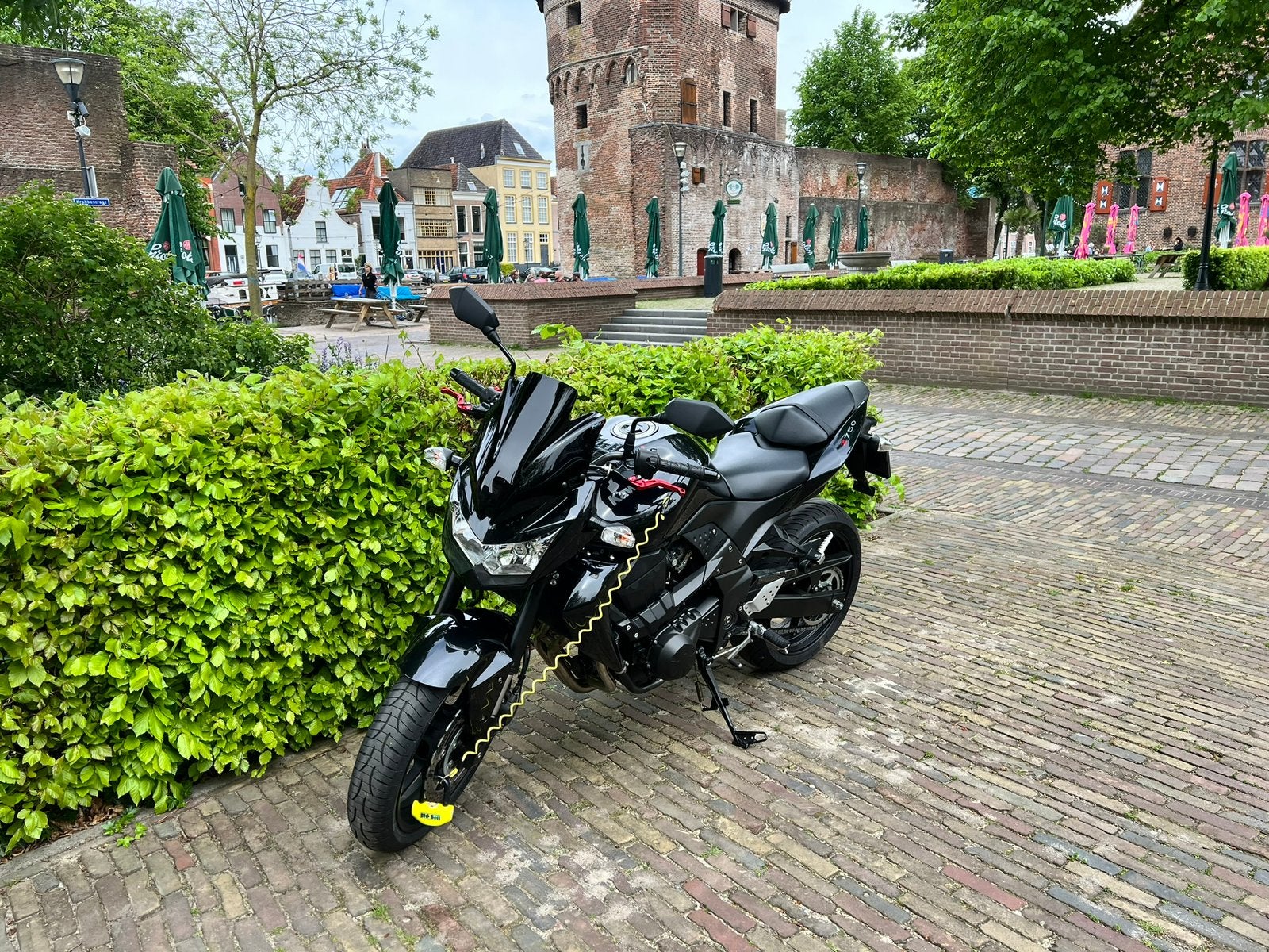 Zwarte kawasaki z750 ABS uit 2010. 22.300km, 750 cc, 4 cilinders, Motorrijbewijs A, Particulier