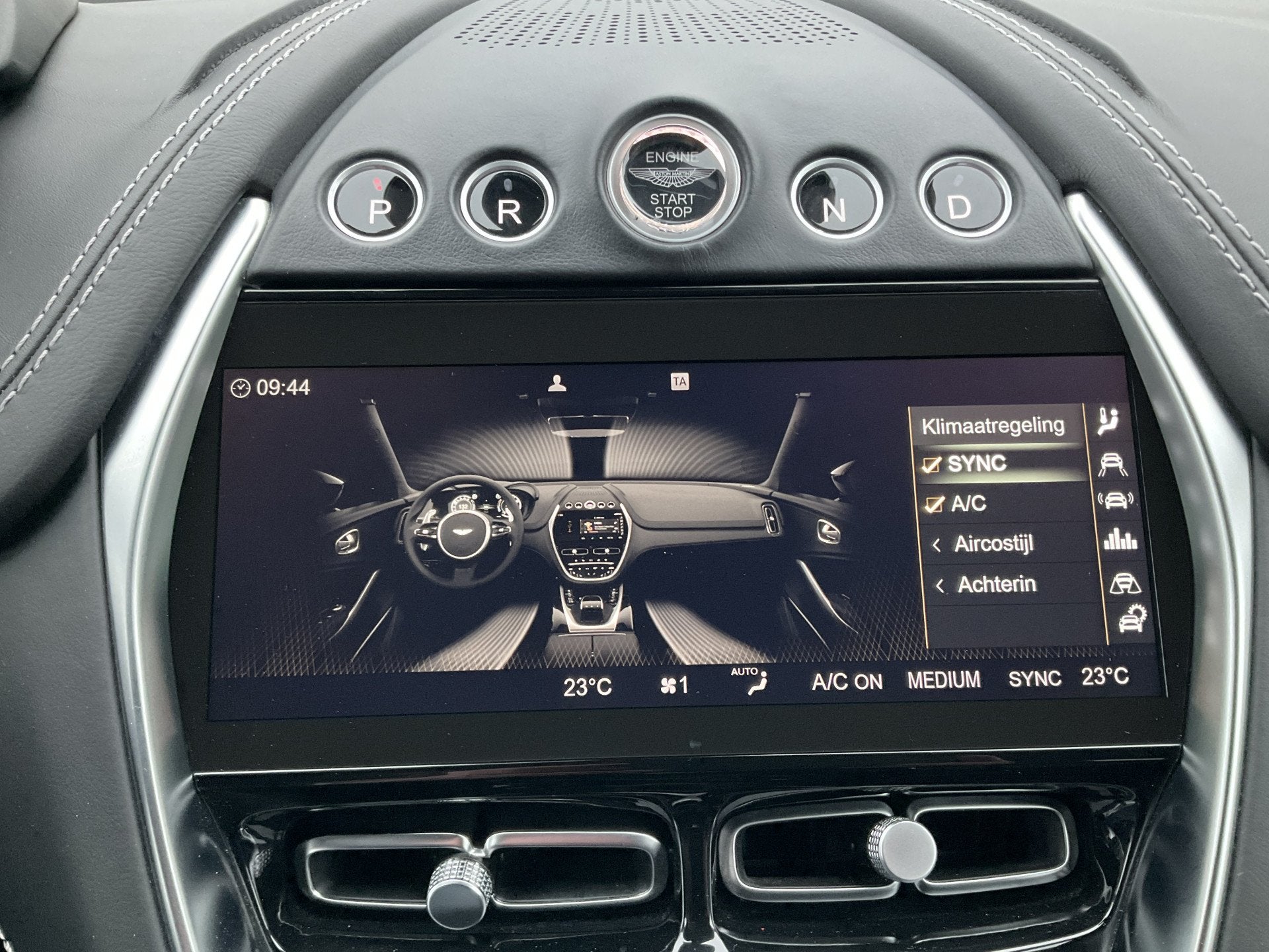 Foto 54 van Aston Martin Dbx 4.0 V8 360 Memory Stoelverw/koeling Sfeer