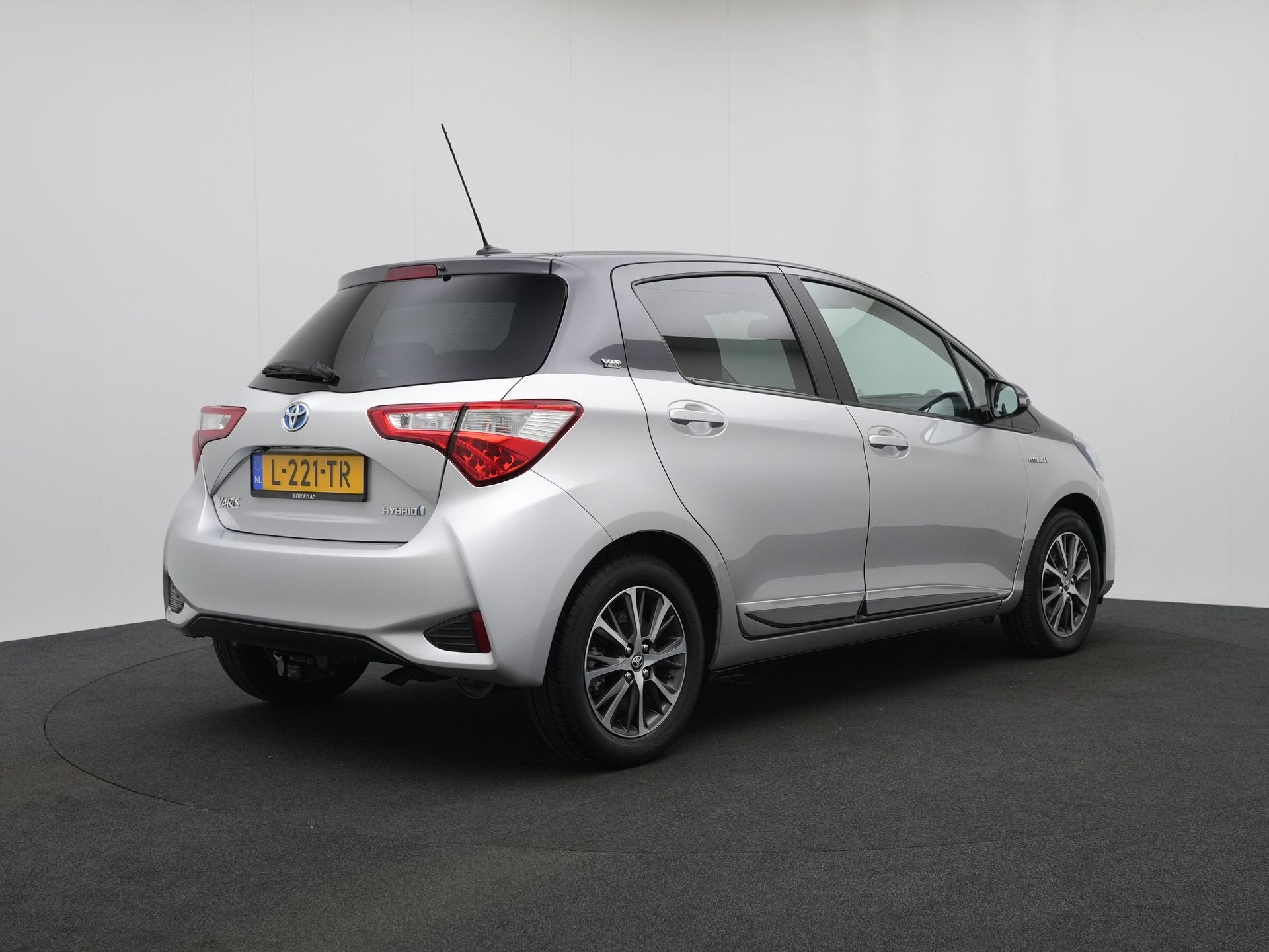 Toyota Yaris 1.5 Hybrid Dynamic | Navigatie | Trekhaak | Key, 12 maanden, 4 cilinders, Automatische klimaatregeling, Bedrijf