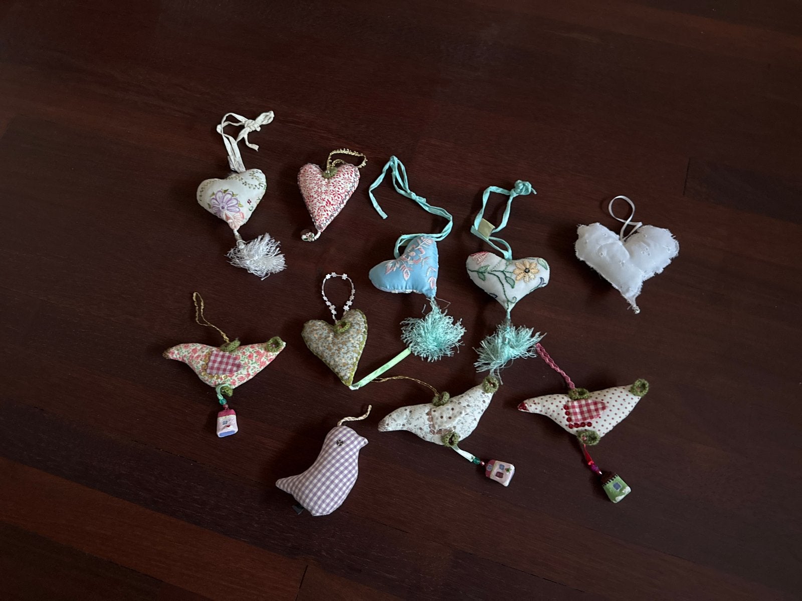Decoratieve stoffen hartjes en vogeltjes - handgemaakt, Gebruikt, Meerkleurig, Ophalen of Verzenden, Landelijk