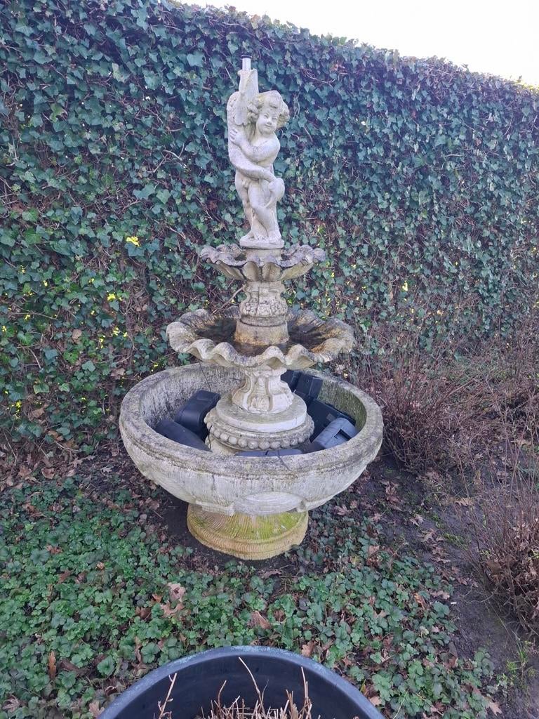 Brocante Tuin: Fontein met Engelen & Bloembakken, Ophalen of Verzenden, Zo goed als nieuw, Beton, Fontein