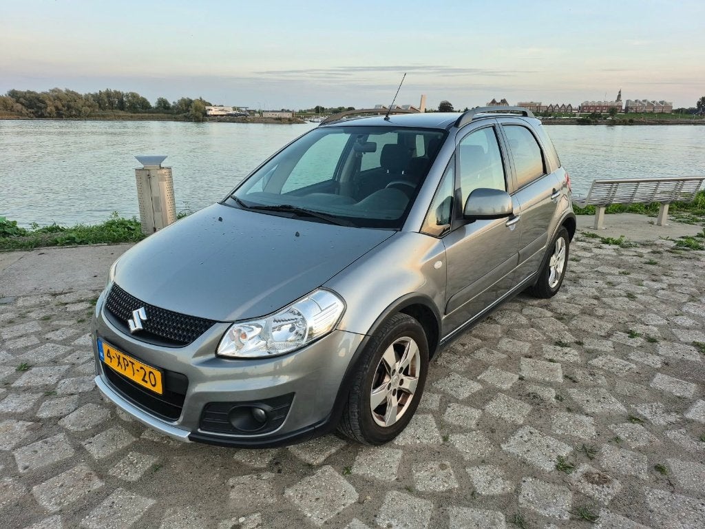 Suzuki SX4 1.6 AUT 2011 Grijs, Auto's, 4 cilinders, 49 €/maand, 1200 kg, Grijs