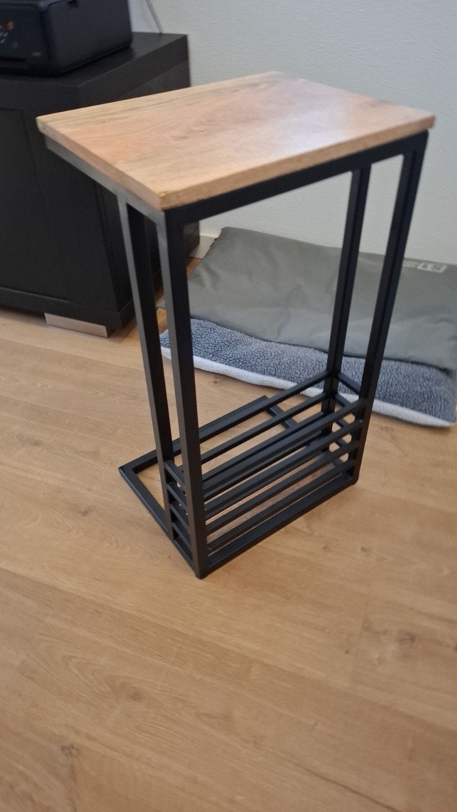 Te koop: Bijzettafel – zo goed als nieuw., Ophalen, 50 tot 100 cm, Zo goed als nieuw, 25 tot 50 cm