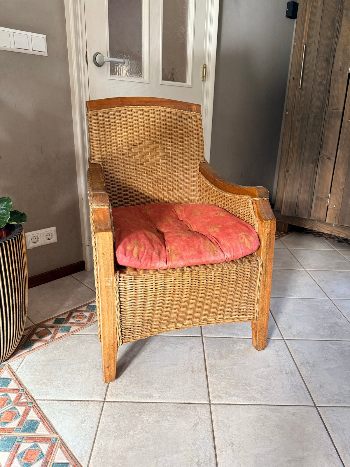 2  vintage Rotan stoelen met houten frame, Ophalen, Gebruikt, Bruin, Eén