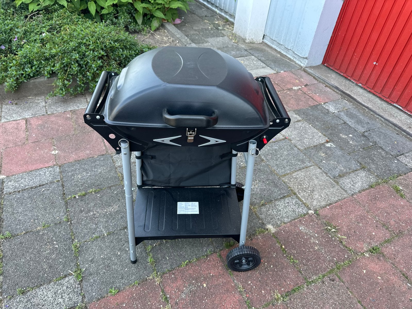 GardenGrill Gasbarbecue met zijtafels en wielen, Ophalen of Verzenden, Zo goed als nieuw