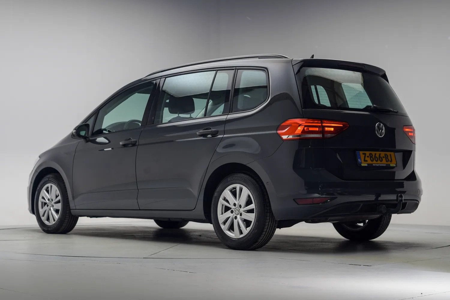 Volkswagen Touran 1.5 TSI Highline Business [ Adapt.cruise C, Auto's, Volkswagen, 4 cilinders, 150 pk, Automatische klimaatregeling