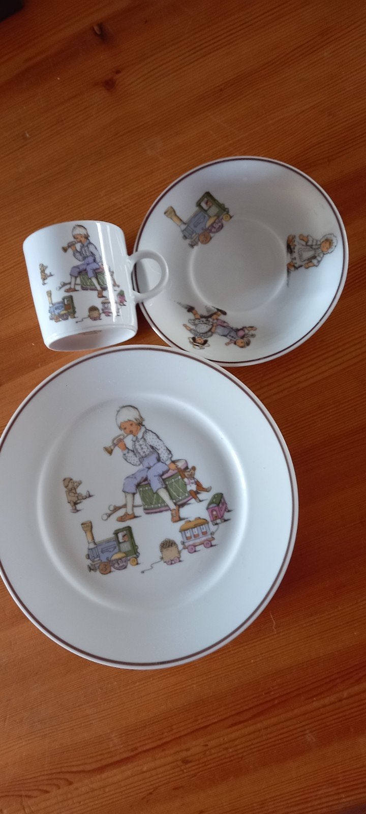 Kinderservies Tirschenreuth, Bavaria, leuke afbeeldingen, Ophalen of Verzenden, Zo goed als nieuw, Porselein, Kop en/of schotel