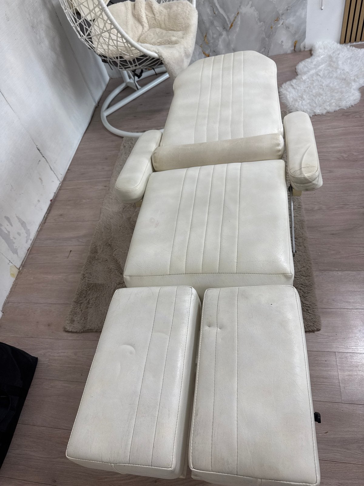 Witte verstelbare beauty behandelstoel