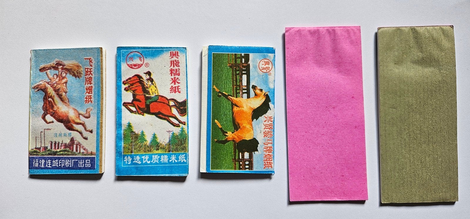 5 Vintage pakjes vloeitjes sigarettenpapier China 90-er jar., Verzamelen, Rookartikelen, Aanstekers en Luciferdoosjes, Verzenden