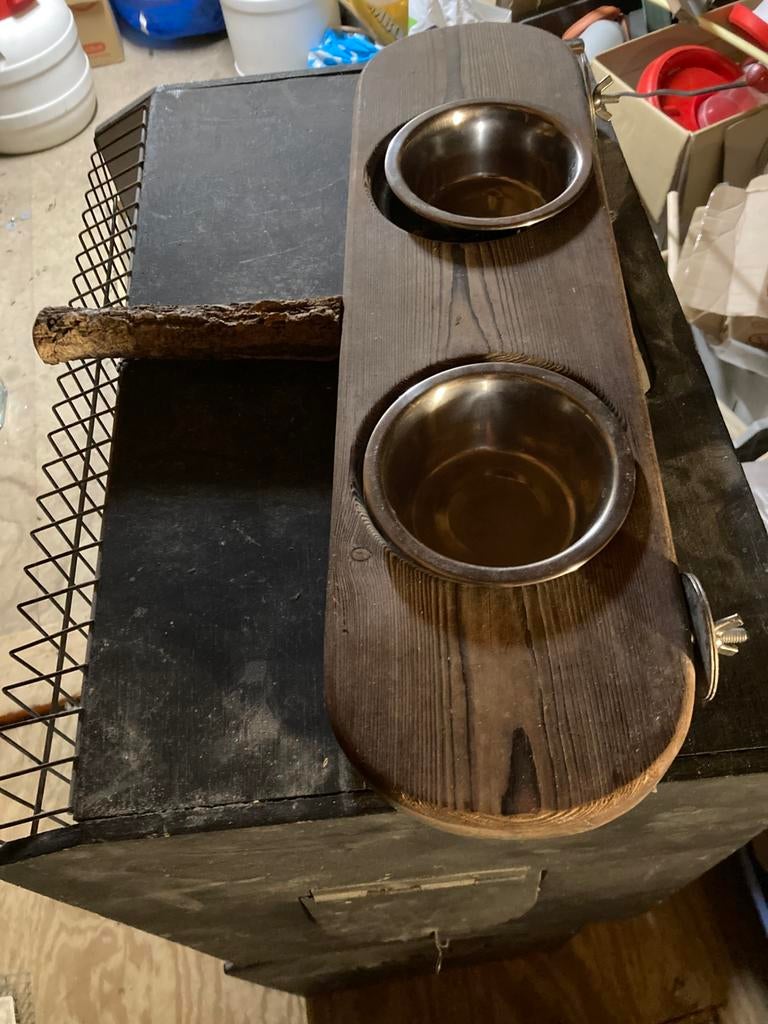 Voerplateau met 2 uitneembare bakjes, Ophalen, Gebruikt, Hout