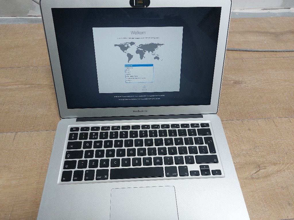 Defecte Macbook air 2017. Vloeistof over toetsenboard, Computers en Software, Apple Macbooks, MacBook Pro, Qwerty, Verzenden, 13 inch
