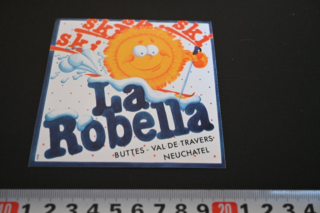 sticker Zwitserland La Robella buttes val de travers Neucha, Ophalen of Verzenden, Zo goed als nieuw
