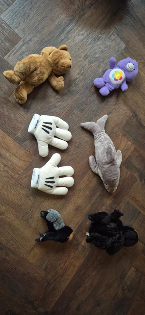 Diverse knuffels: beer, haai, Mickey handschoenen, etc., Disney, Beer, Ophalen of Verzenden, Middelgroot (20 tot 80 cm)