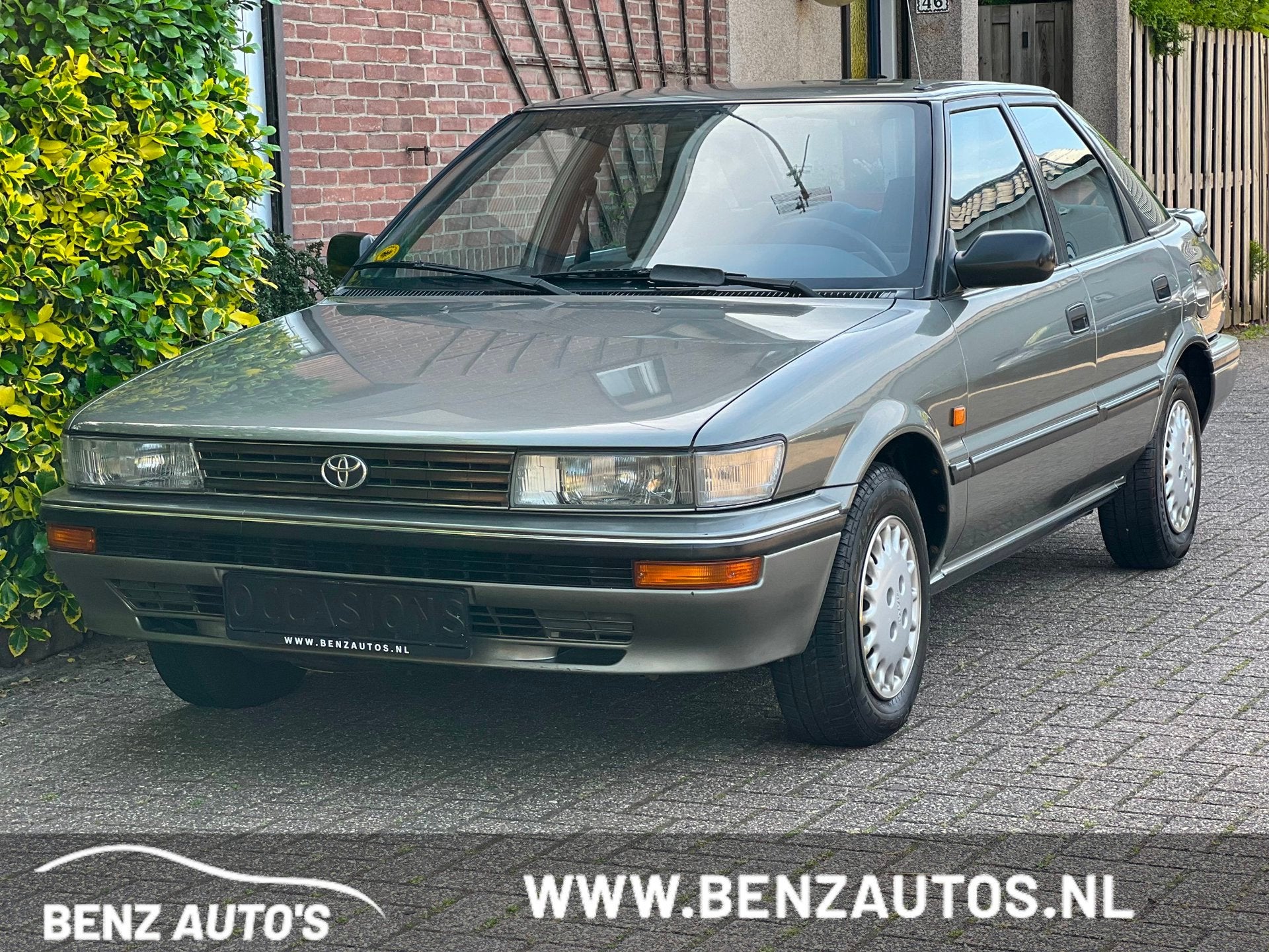 Toyota Corolla 1.6 GLi Automaat/Nieuw Staat/Youngtimer, Auto's, Gebruikt, 4 cilinders, Corolla, Bedrijf