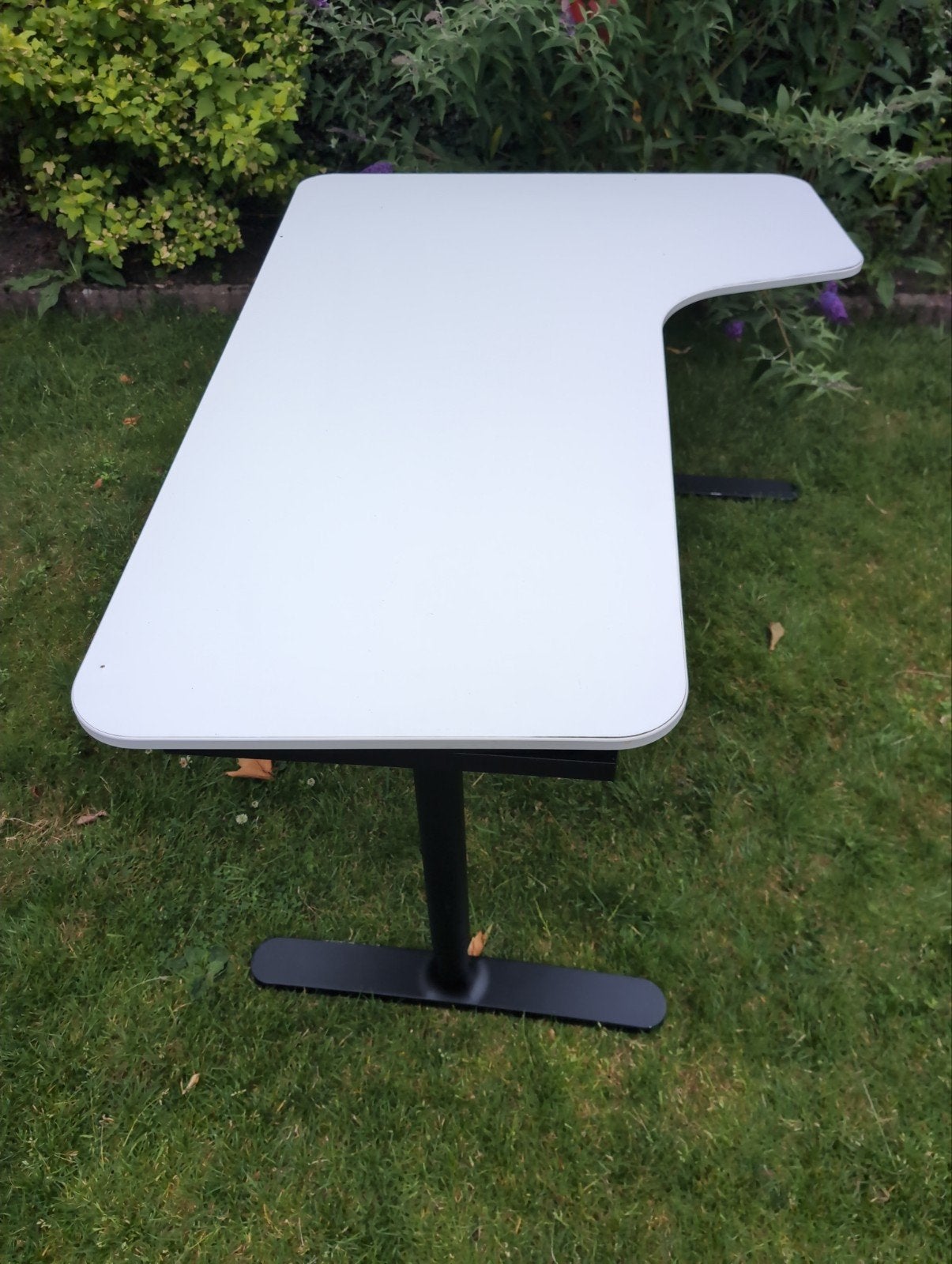 IKEA Bekant Bureau - 160x110cm, Huis en Inrichting, Bureaus, Ophalen, Gebruikt, Spaanplaat of MDF, Hoekbureau